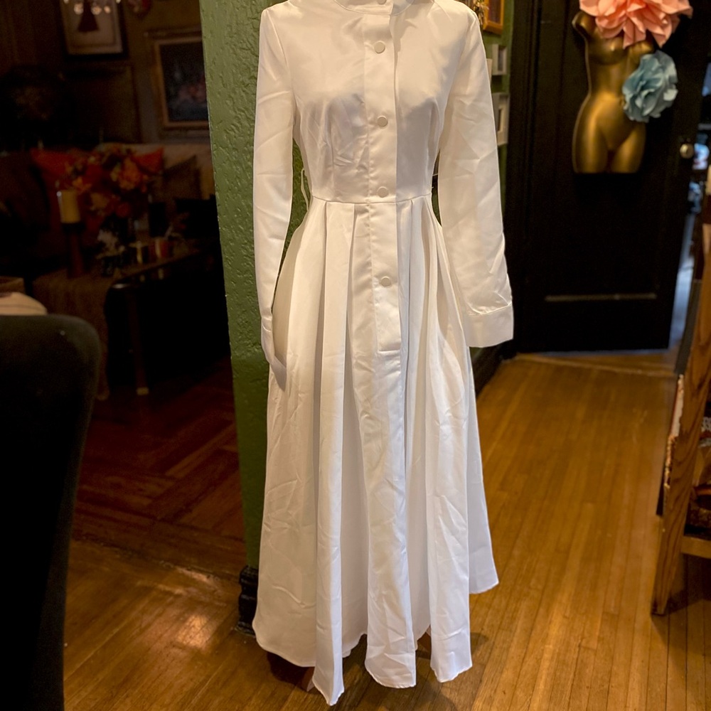 Elegant White Button-Up Dress - Picture 4 of 4